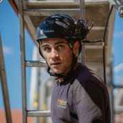 MJ Tak – startsida i mobil och desktop